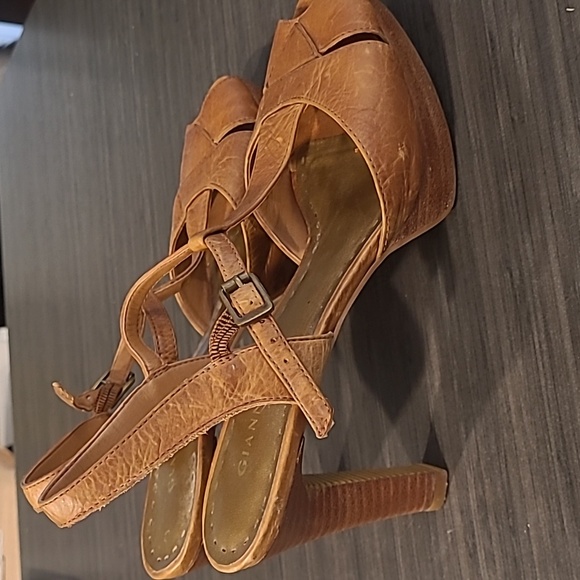 Leather t-strap high heel sandals - Picture 3 of 4